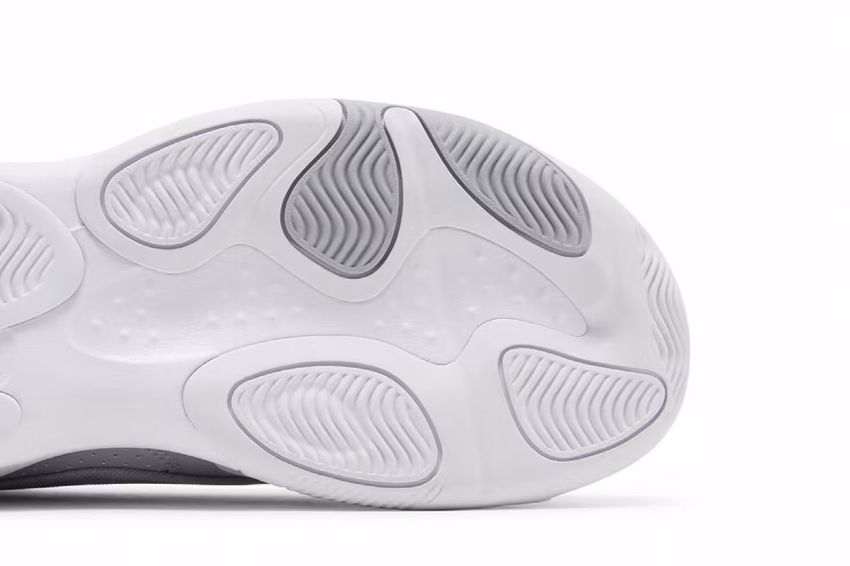 Air Jordan Max Aura 4 Wolf Grey, view 6