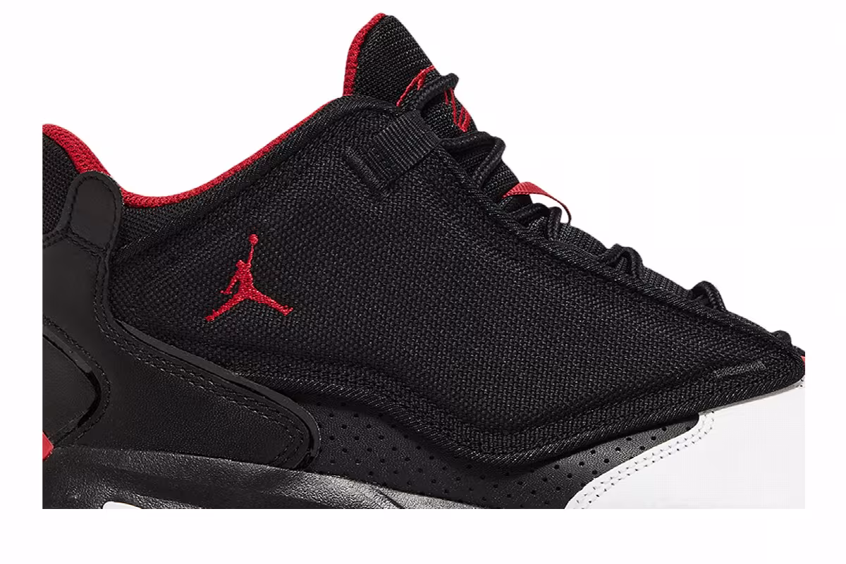 Air Jordan Max Aura 4 Black Gym Red, view 3