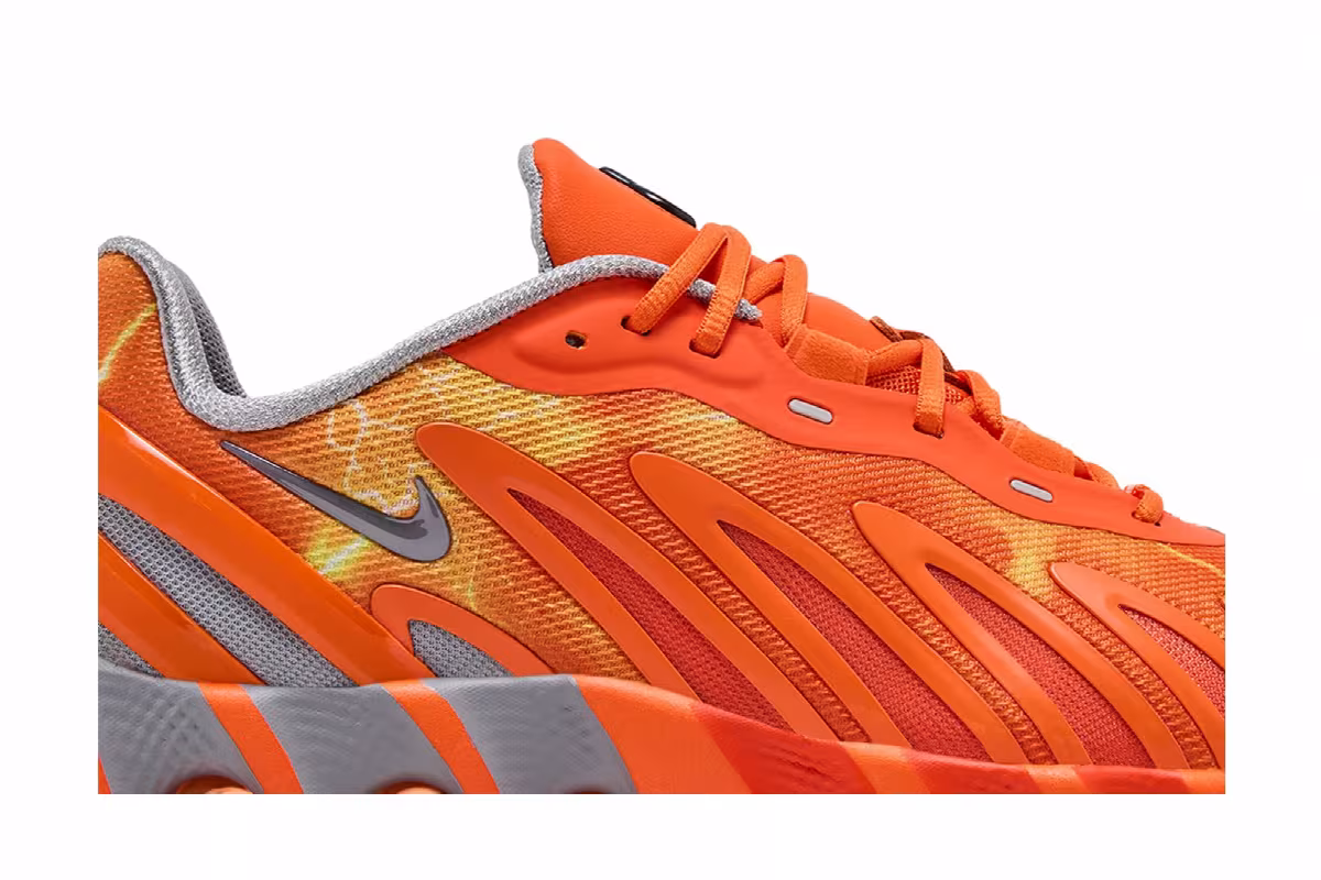 Palace x Nike Air Max DN8 Safety Orange, view 3
