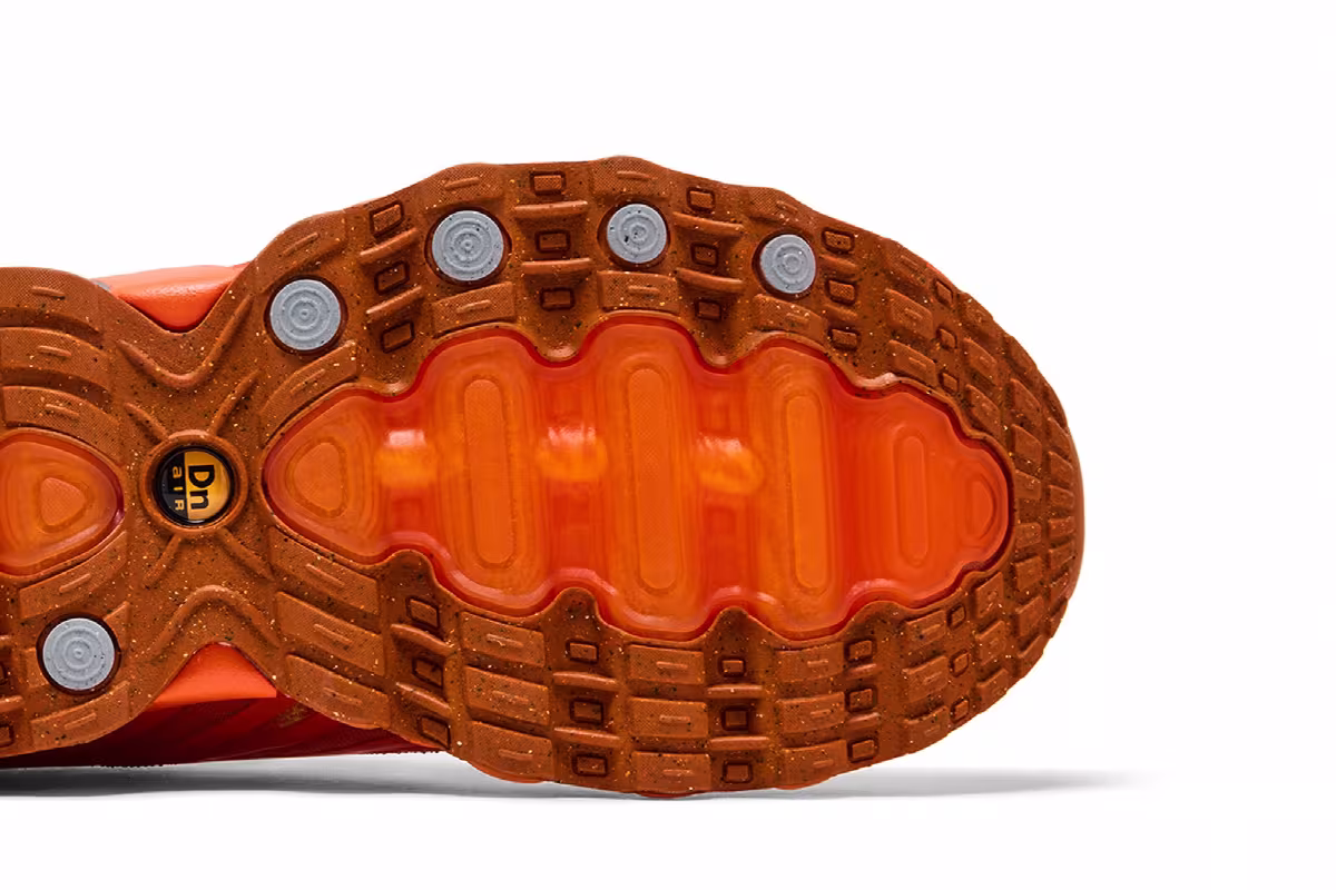 Palace x Nike Air Max DN8 Safety Orange, view 6