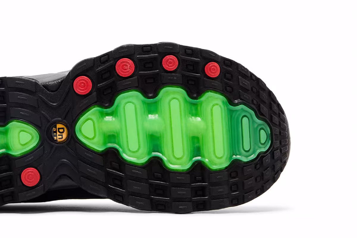Nike Air Max DN8 Black Green Strike, view 6