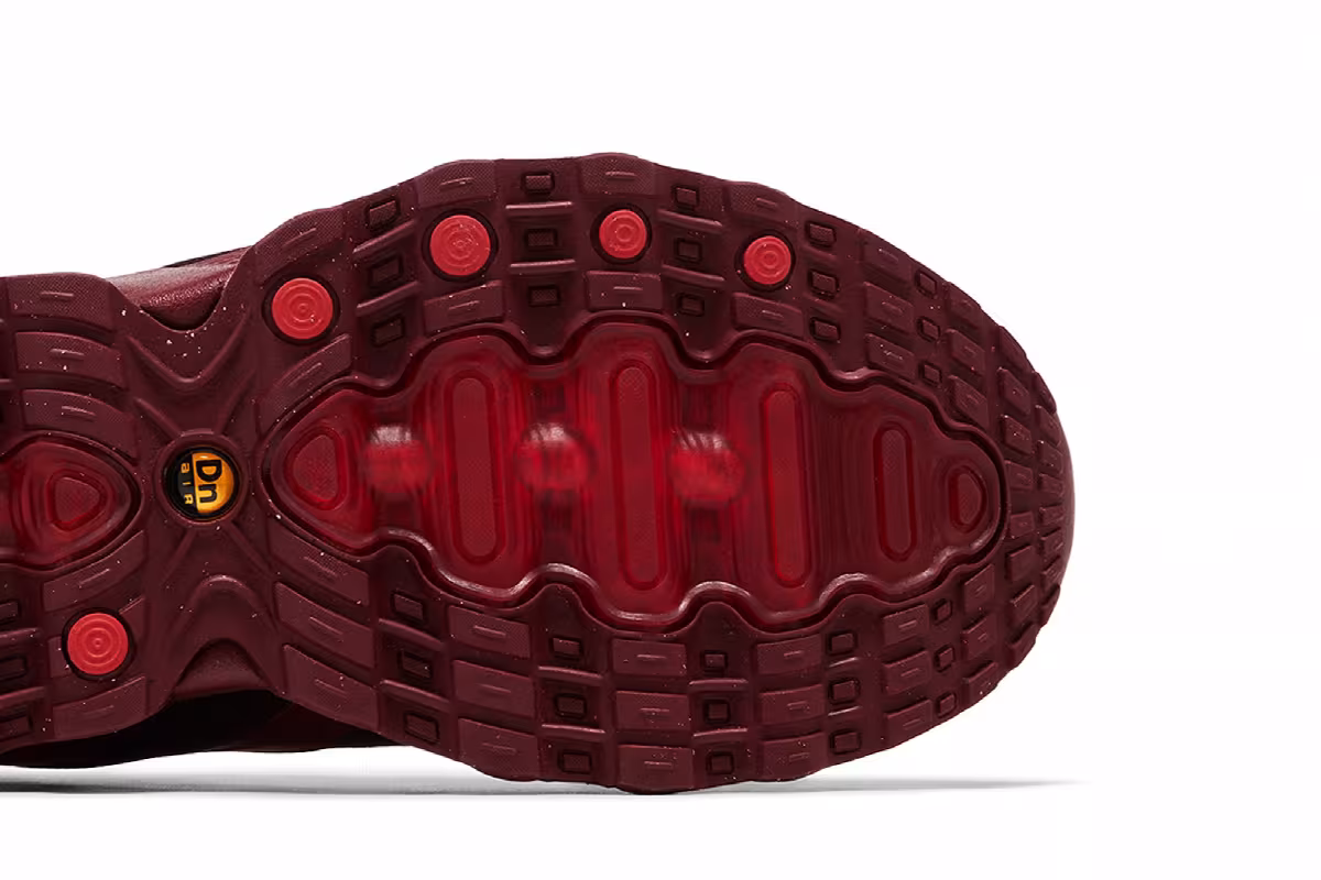 Nike Women's Air Max DN8 University Red, view 6