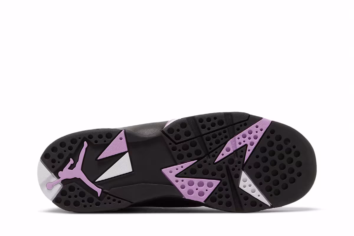 Air Jordan 7 GS Barely Grape, view 5