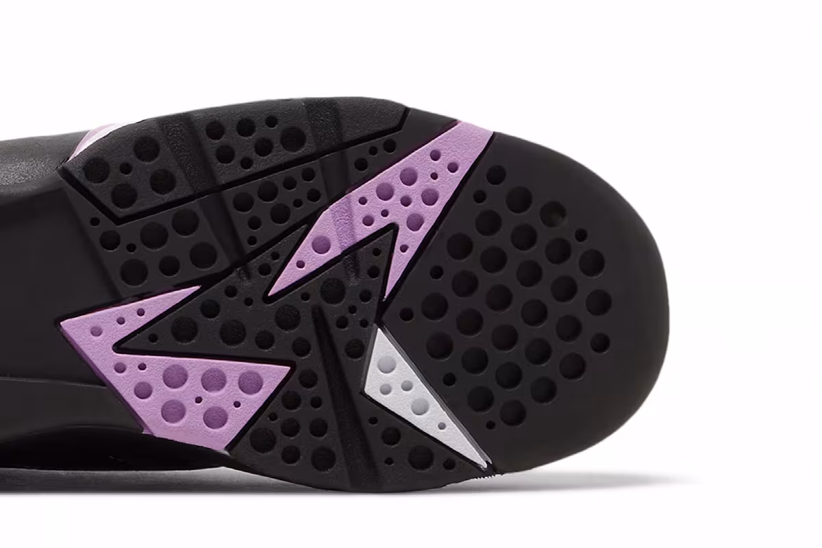 Air Jordan 7 GS Barely Grape, view 6