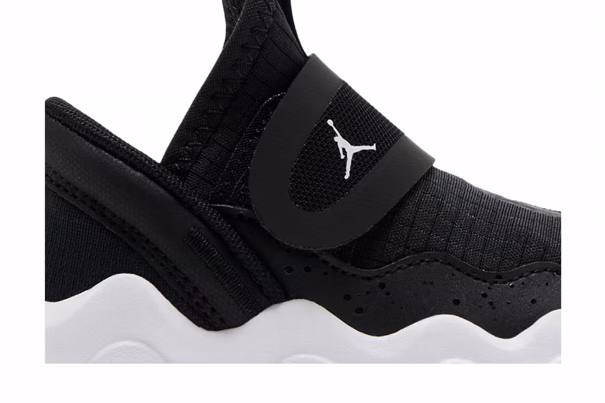 Air Jordan 23/7 TD Black White, view 3