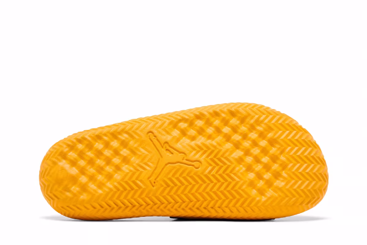 Paris Saint-Germain x Air Jordan Jordan Play Slide Fourth Kit, view 5