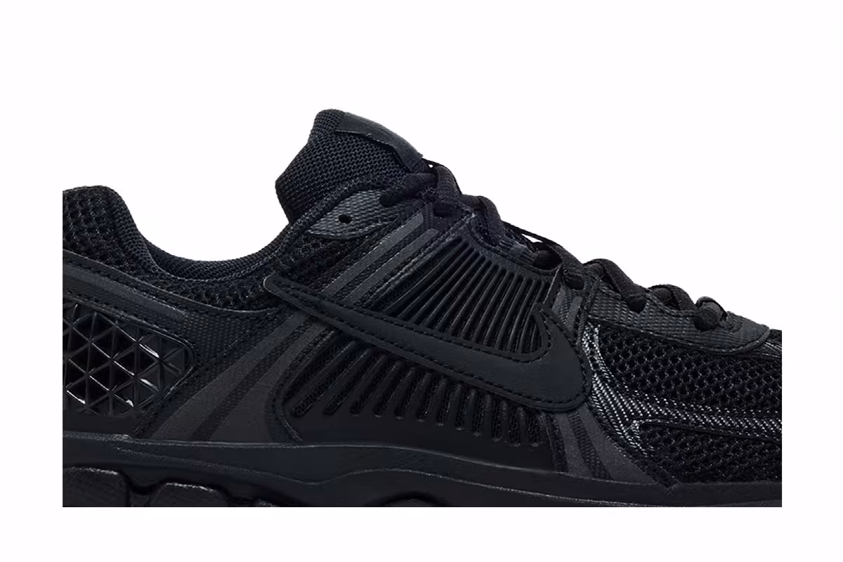 Nike Air Zoom Vomero 5 GS Triple Black, view 3