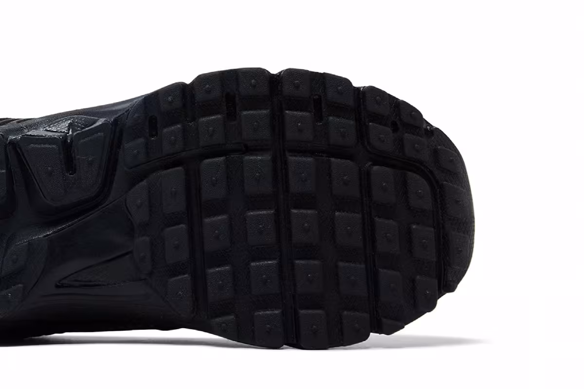 Nike Air Zoom Vomero 5 GS Triple Black, view 6