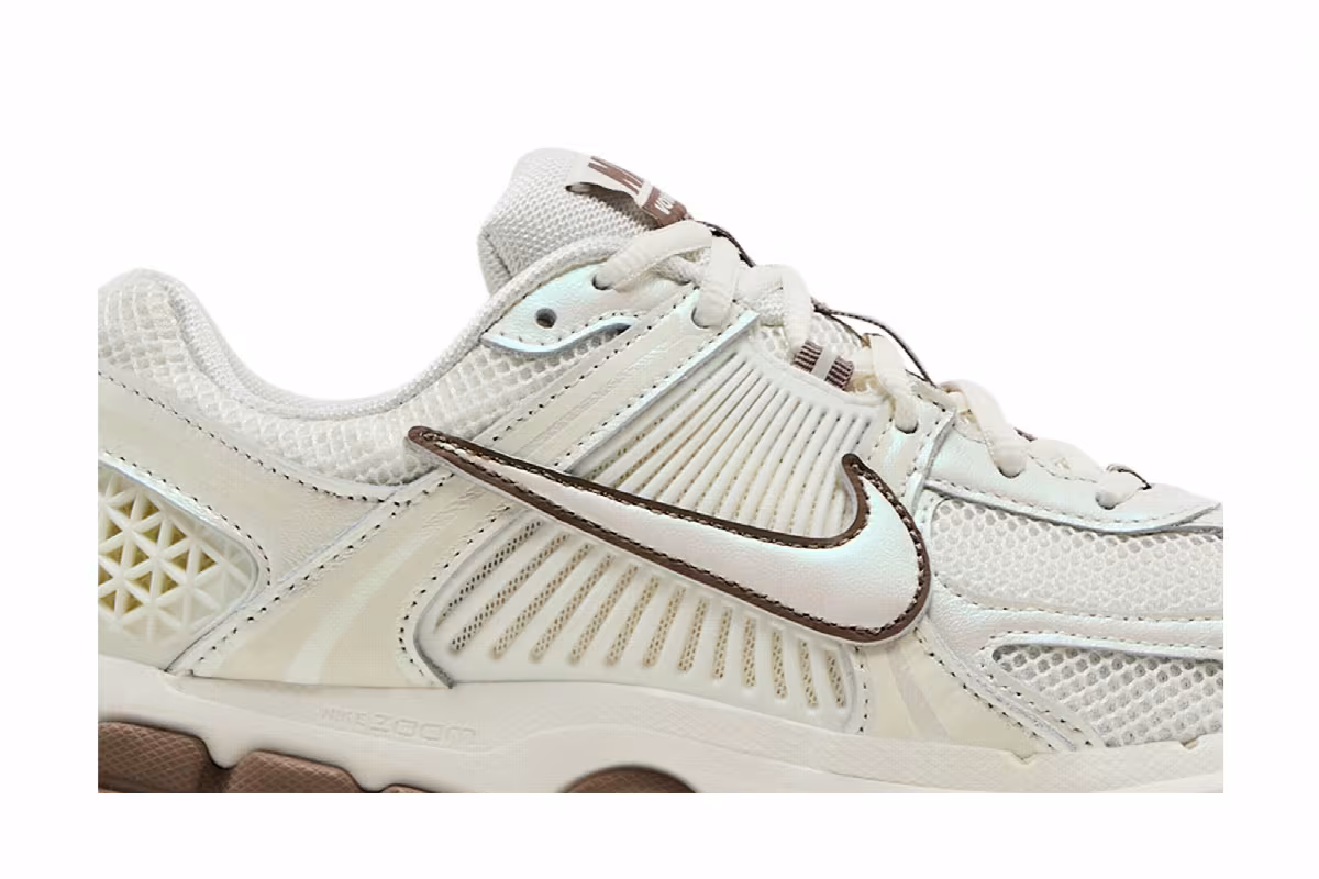 Nike Women's Air Zoom Vomero 5 Sail Mink Brown, view 3