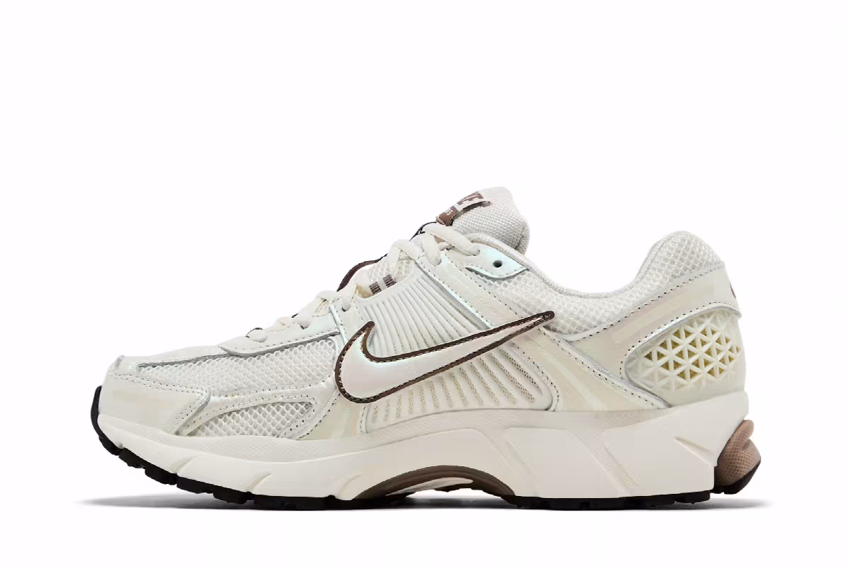 Nike Women's Air Zoom Vomero 5 Sail Mink Brown, view 4