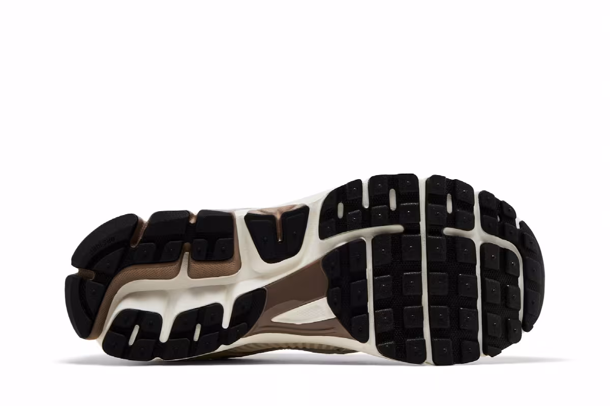 Nike Women's Air Zoom Vomero 5 Sail Mink Brown, view 5