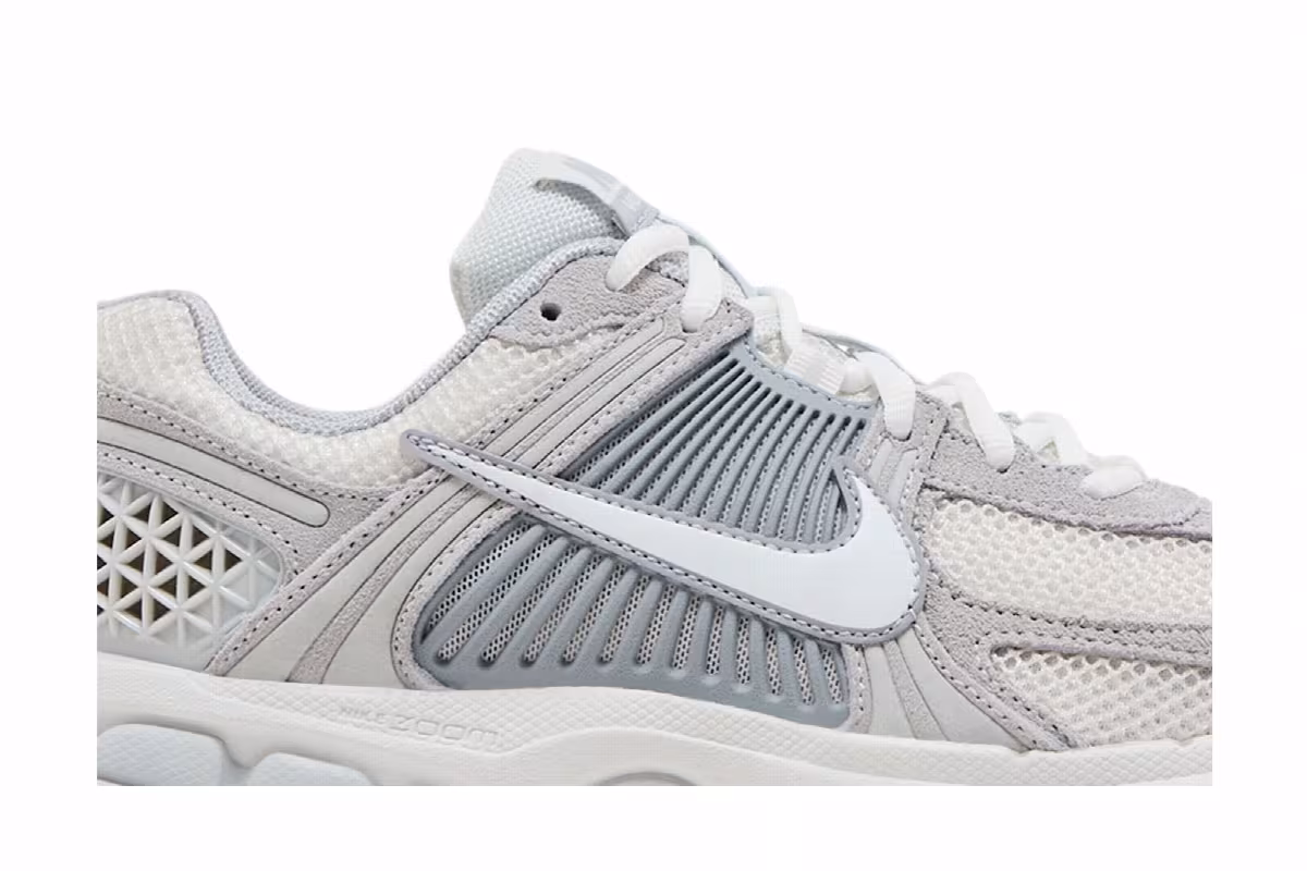 Nike Women's Air Zoom Vomero 5 Pure Platinum, view 3