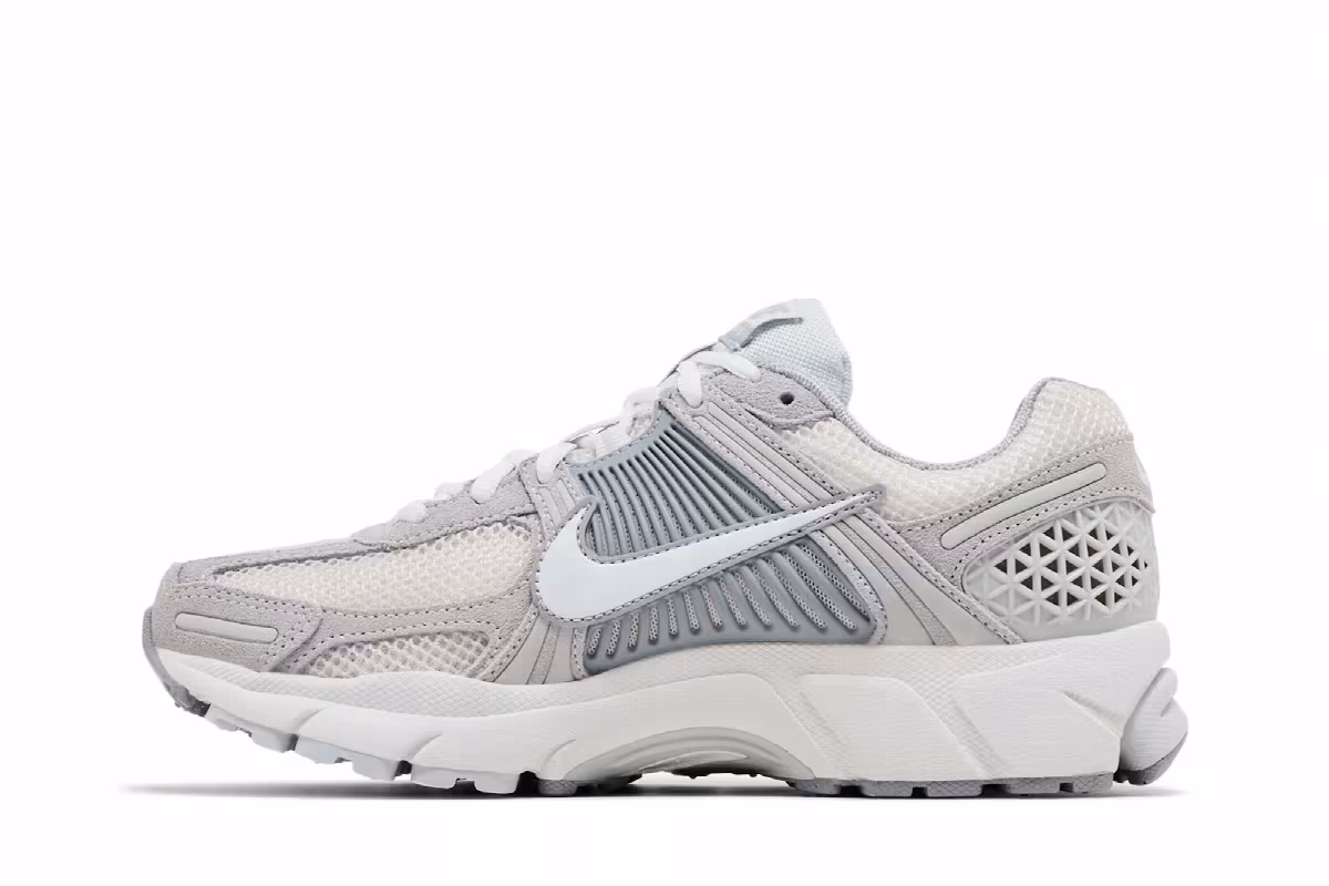 Nike Women's Air Zoom Vomero 5 Pure Platinum, view 4