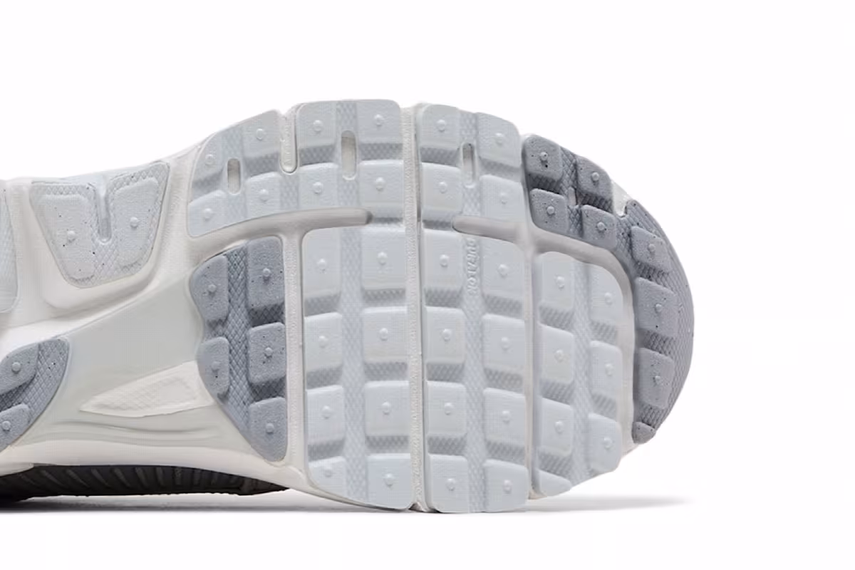 Nike Women's Air Zoom Vomero 5 Pure Platinum, view 6