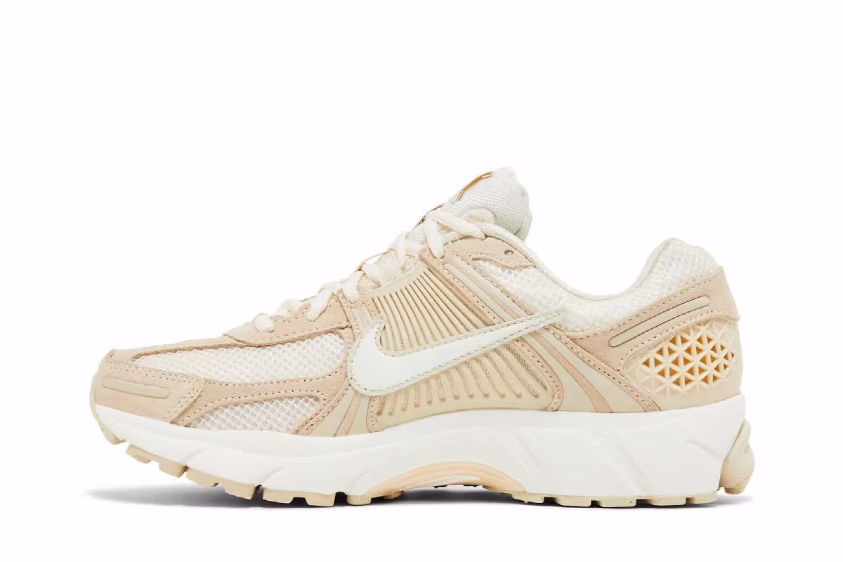 Nike Women's Air Zoom Vomero 5 Beach, view 4