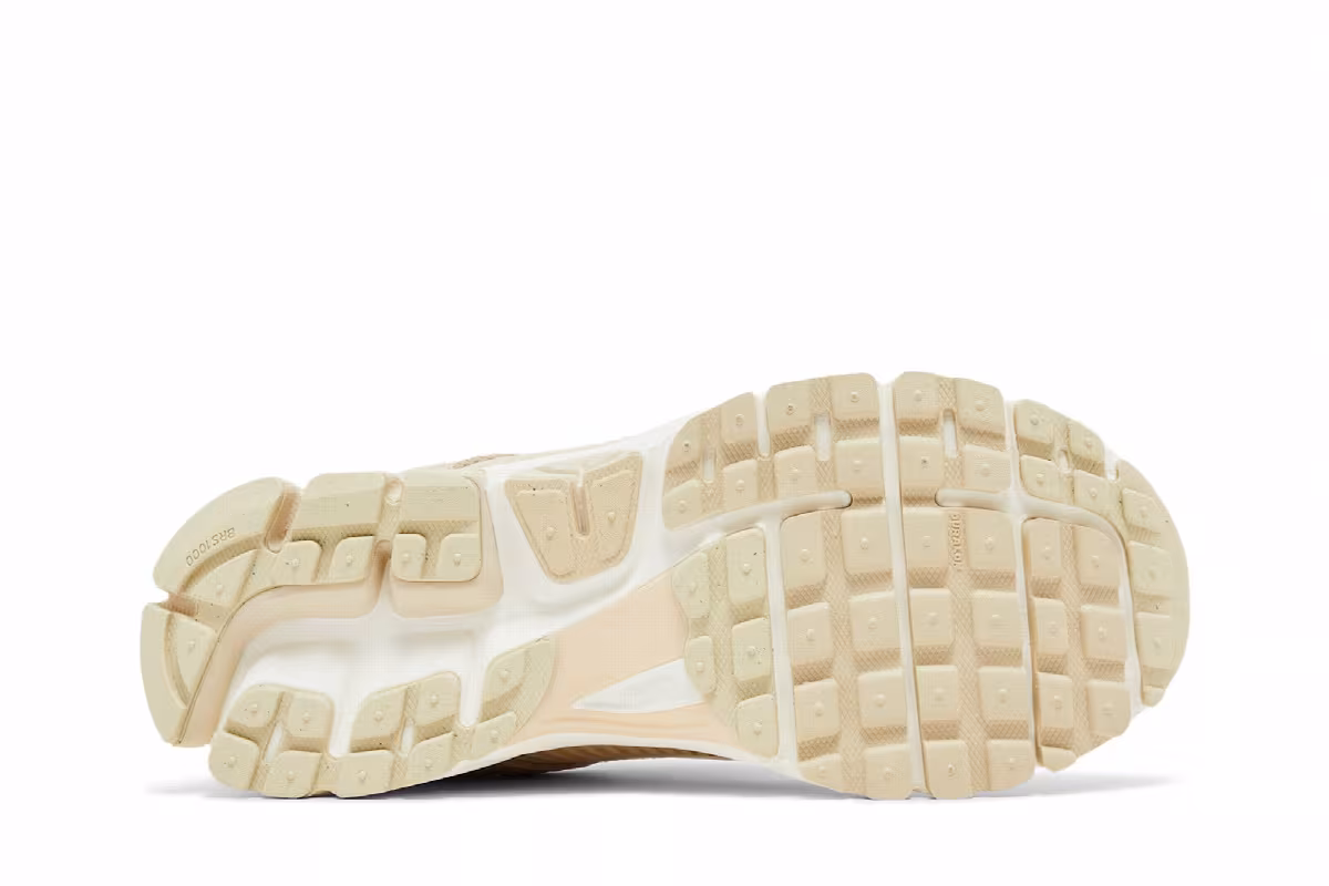 Nike Women's Air Zoom Vomero 5 Beach, view 5