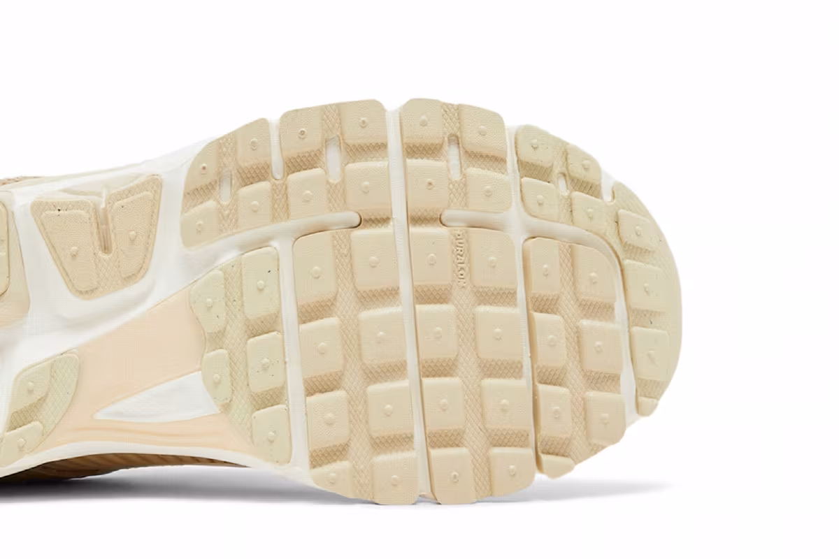 Nike Women's Air Zoom Vomero 5 Beach, view 6