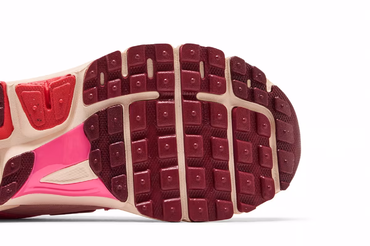 Nike Women's Air Zoom Vomero 5 Light Soft Pink Team Red, view 6