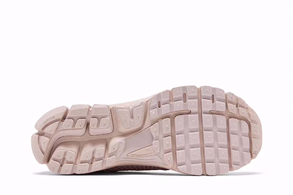 Nike Women's Zoom Vomero 5 Silt Red/Red Stardust/Vast Grey, view 5