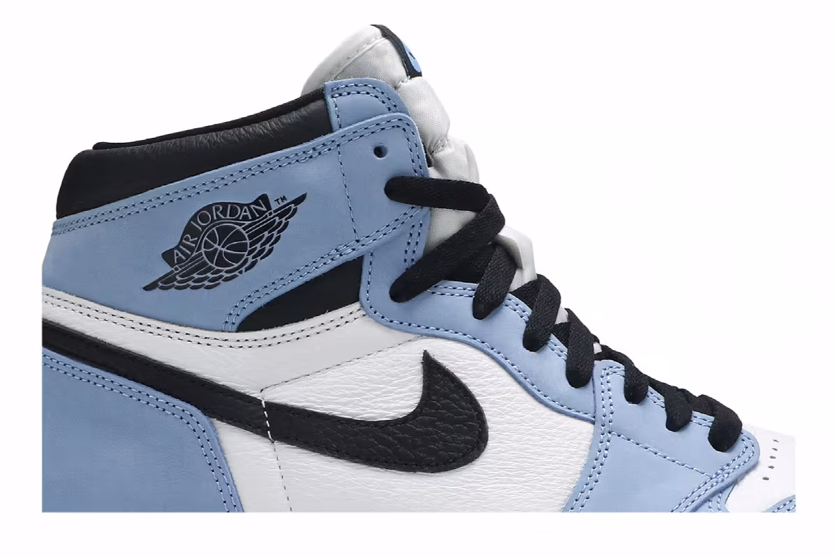Air Jordan 1 High OG University Blue, view 3