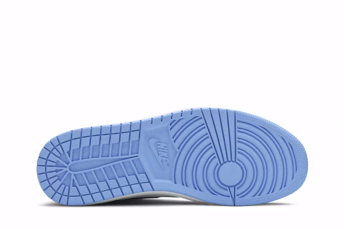 Air Jordan 1 High OG University Blue, view 5