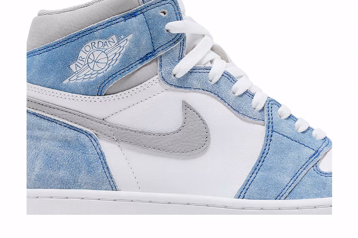 Air Jordan 1 High OG Hyper Royal, view 3