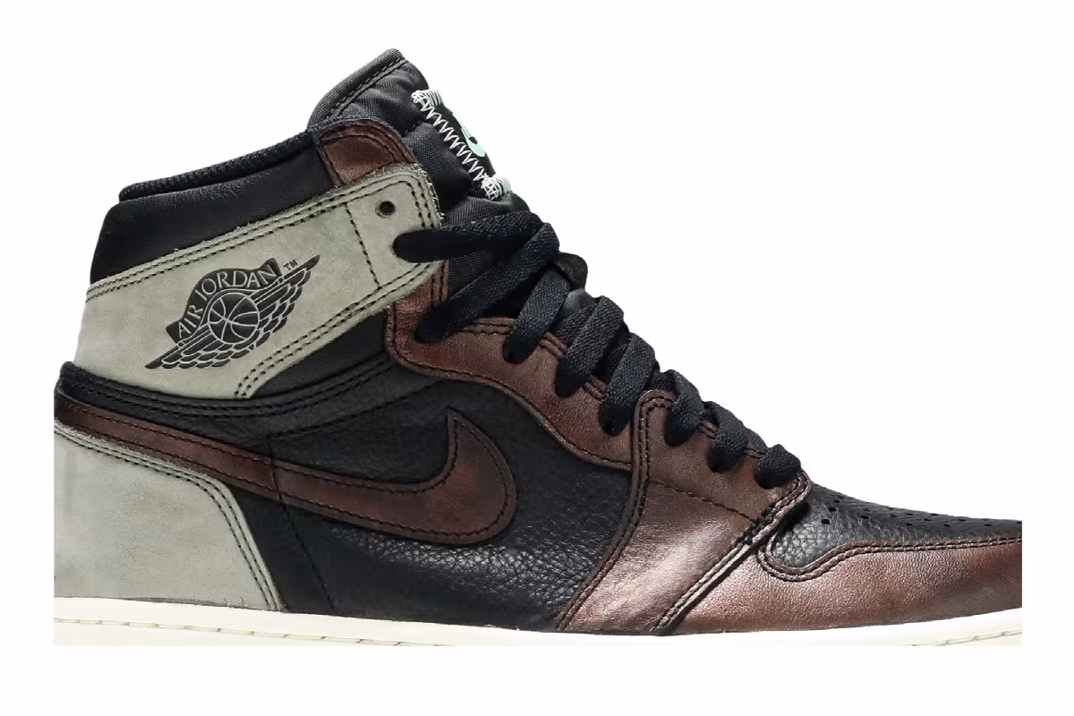 Air Jordan 1 High OG Patina, view 3