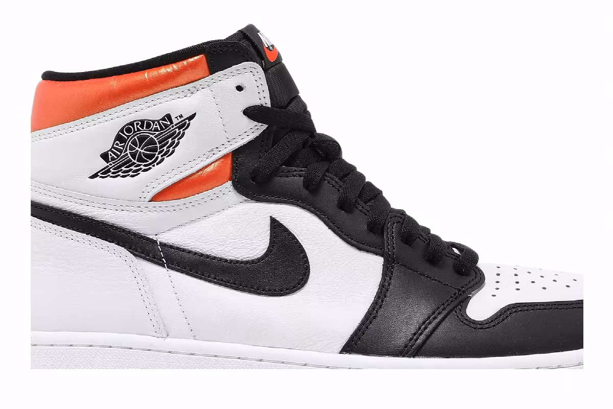 Air Jordan 1 High OG Electro Orange, view 3