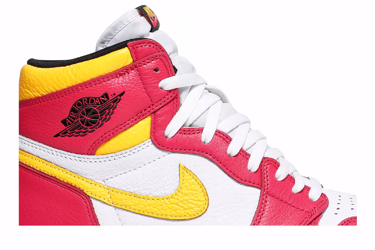 Air Jordan 1 High OG Light Fusion Red, view 3