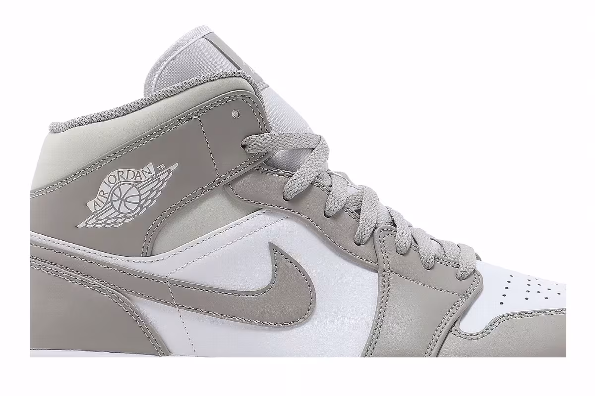 Air Jordan 1 Mid College Grey, view 3