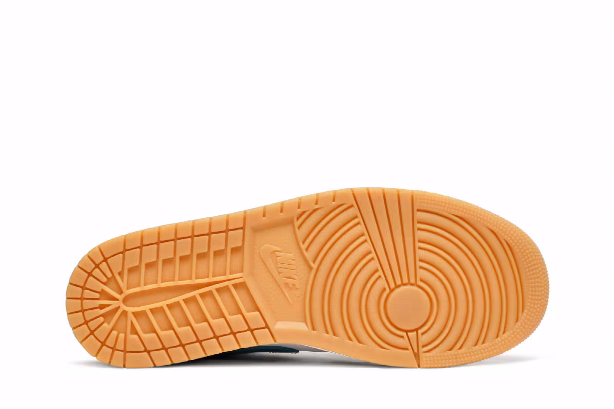 Air Jordan 1 Low Barcelona, view 5