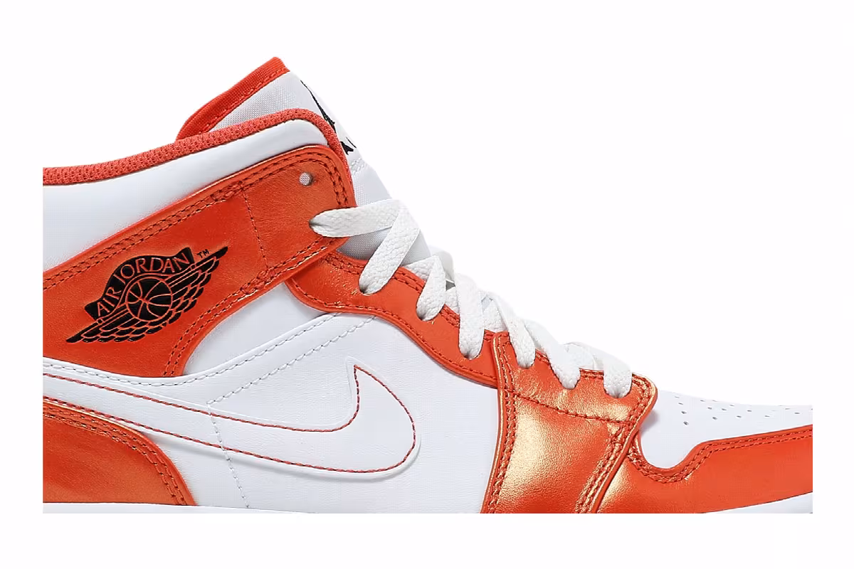 Air Jordan 1 Mid SE Electro Orange, view 3