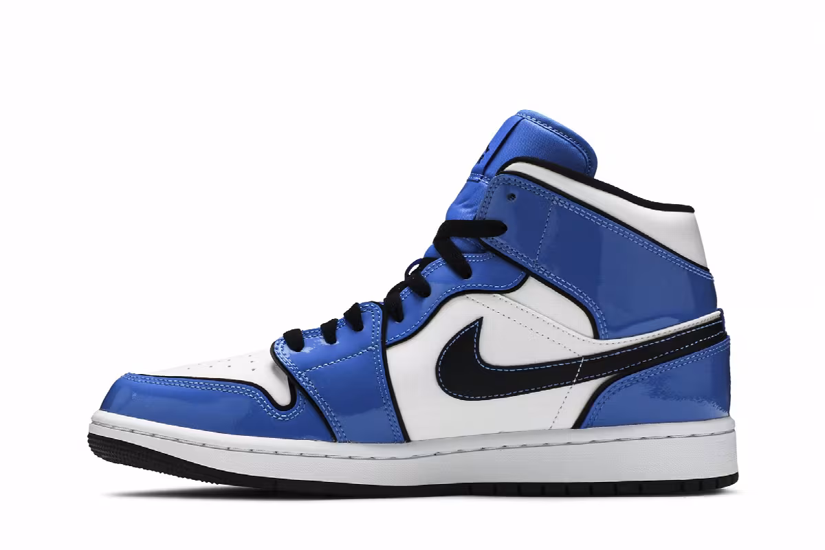 Air Jordan 1 Mid SE Signal Blue, view 4