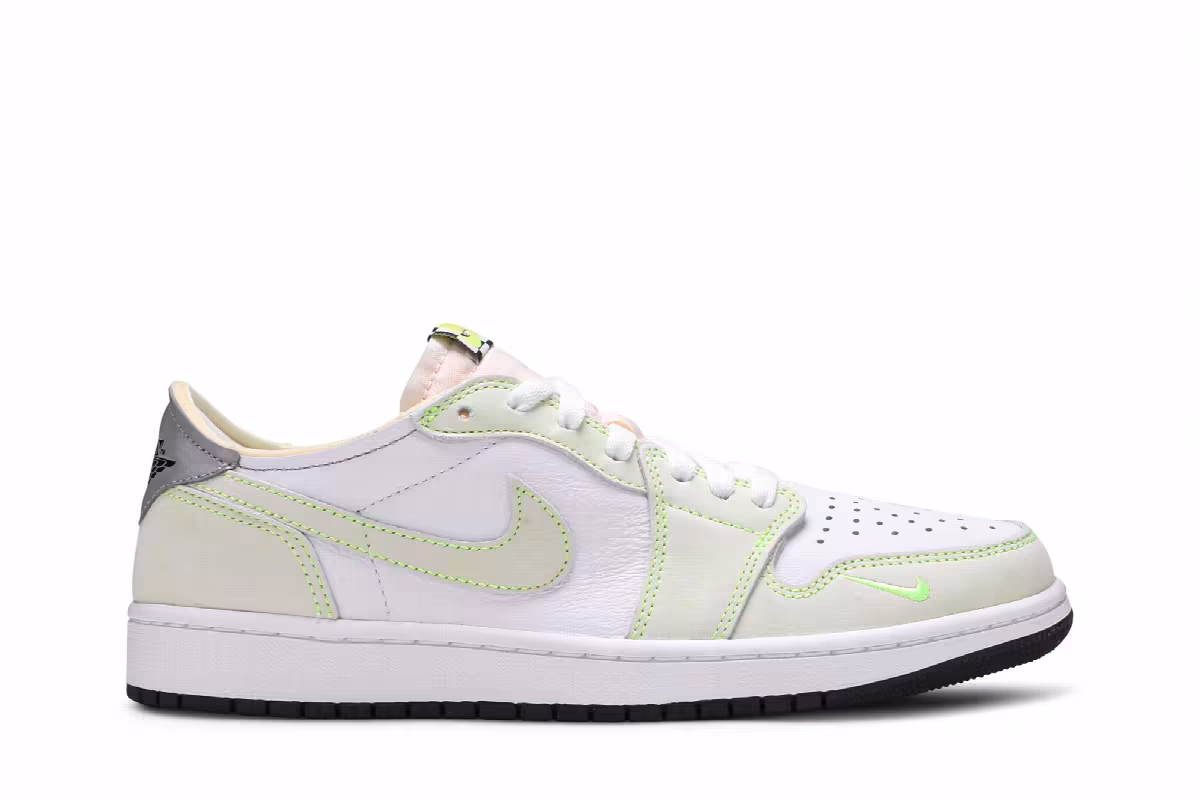 Air Jordan 1 Low OG Ghost Green, view 2