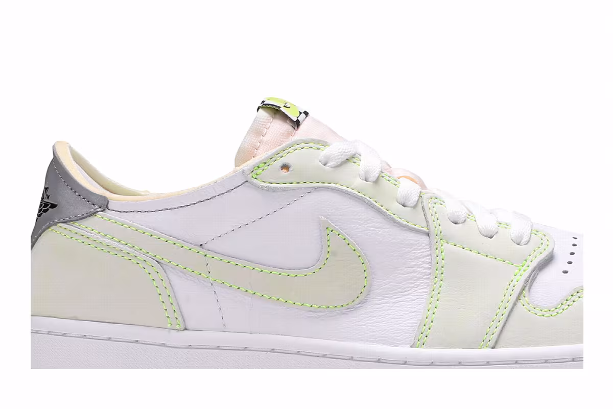 Air Jordan 1 Low OG Ghost Green, view 3