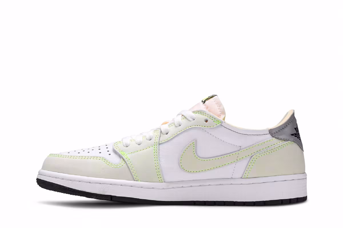 Air Jordan 1 Low OG Ghost Green, view 4