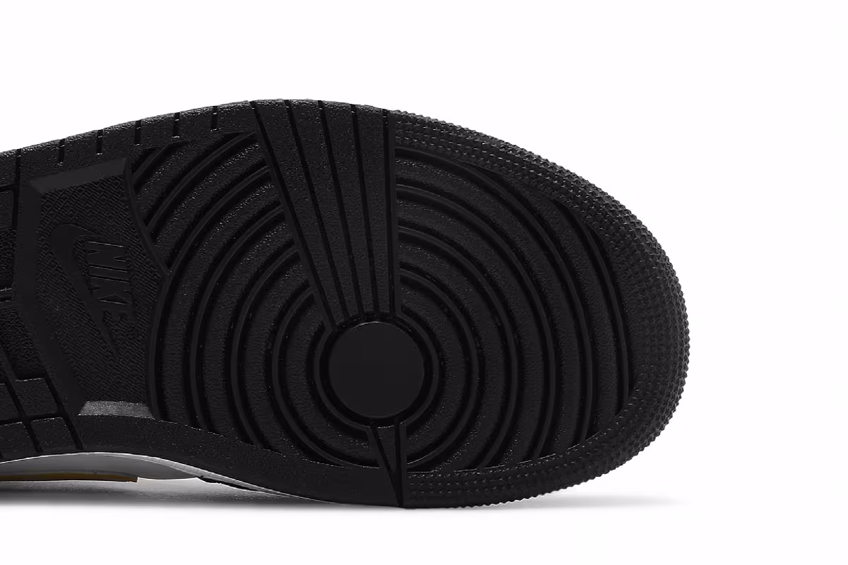 Air Jordan 1 Mid Black University Gold, view 6