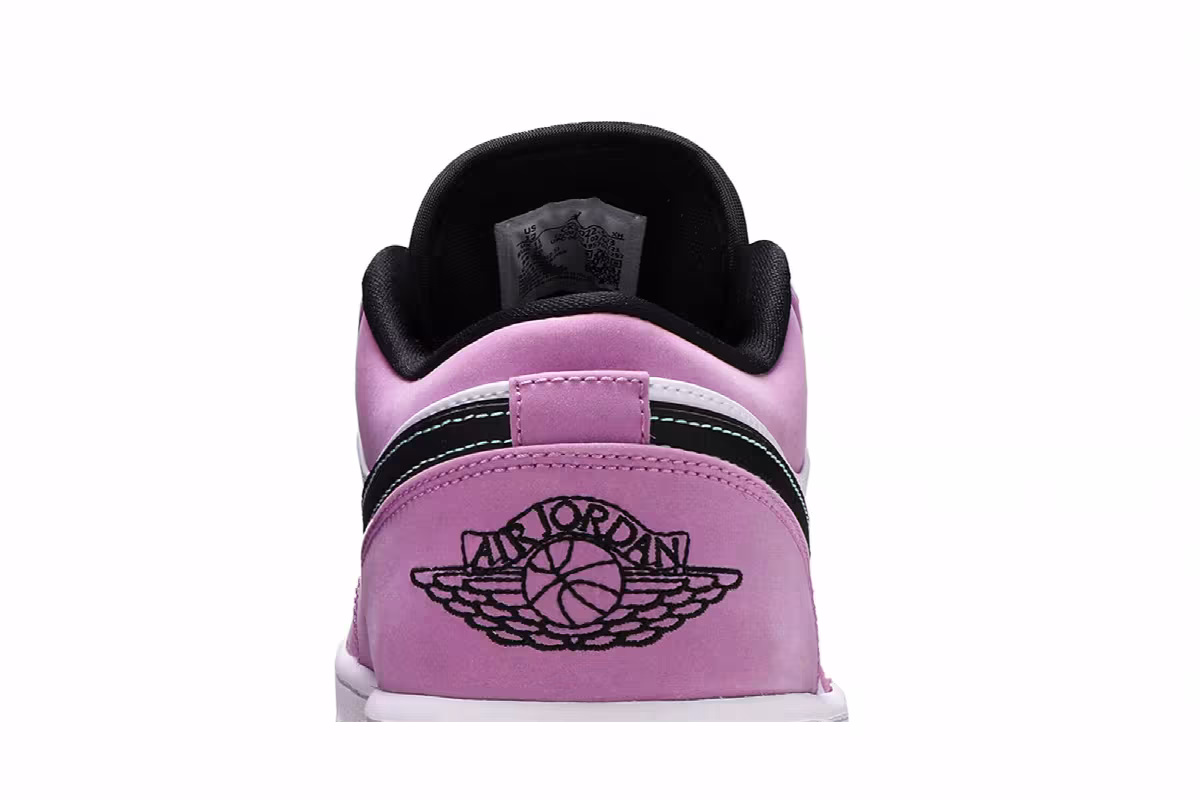 Air Jordan 1 Low SE Violet Shock, view 8