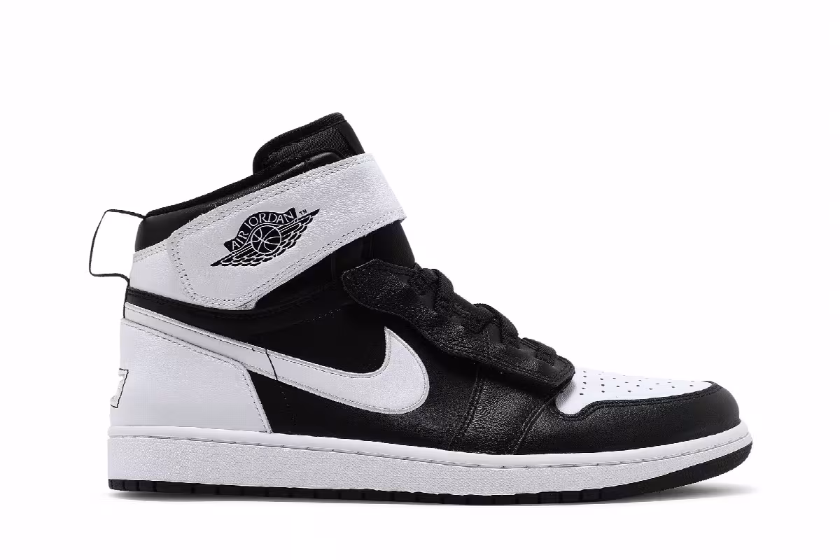 Air Jordan 1 High FlyEase Black White, view 2