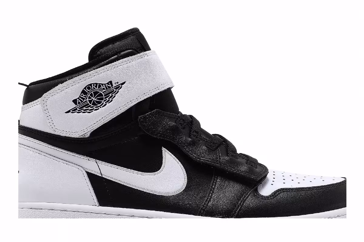 Air Jordan 1 High FlyEase Black White, view 3