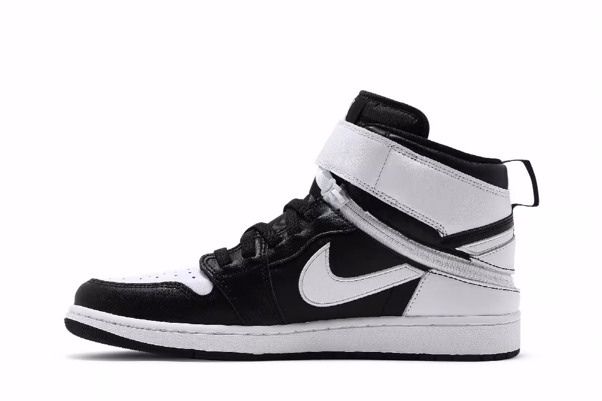 Air Jordan 1 High FlyEase Black White, view 4