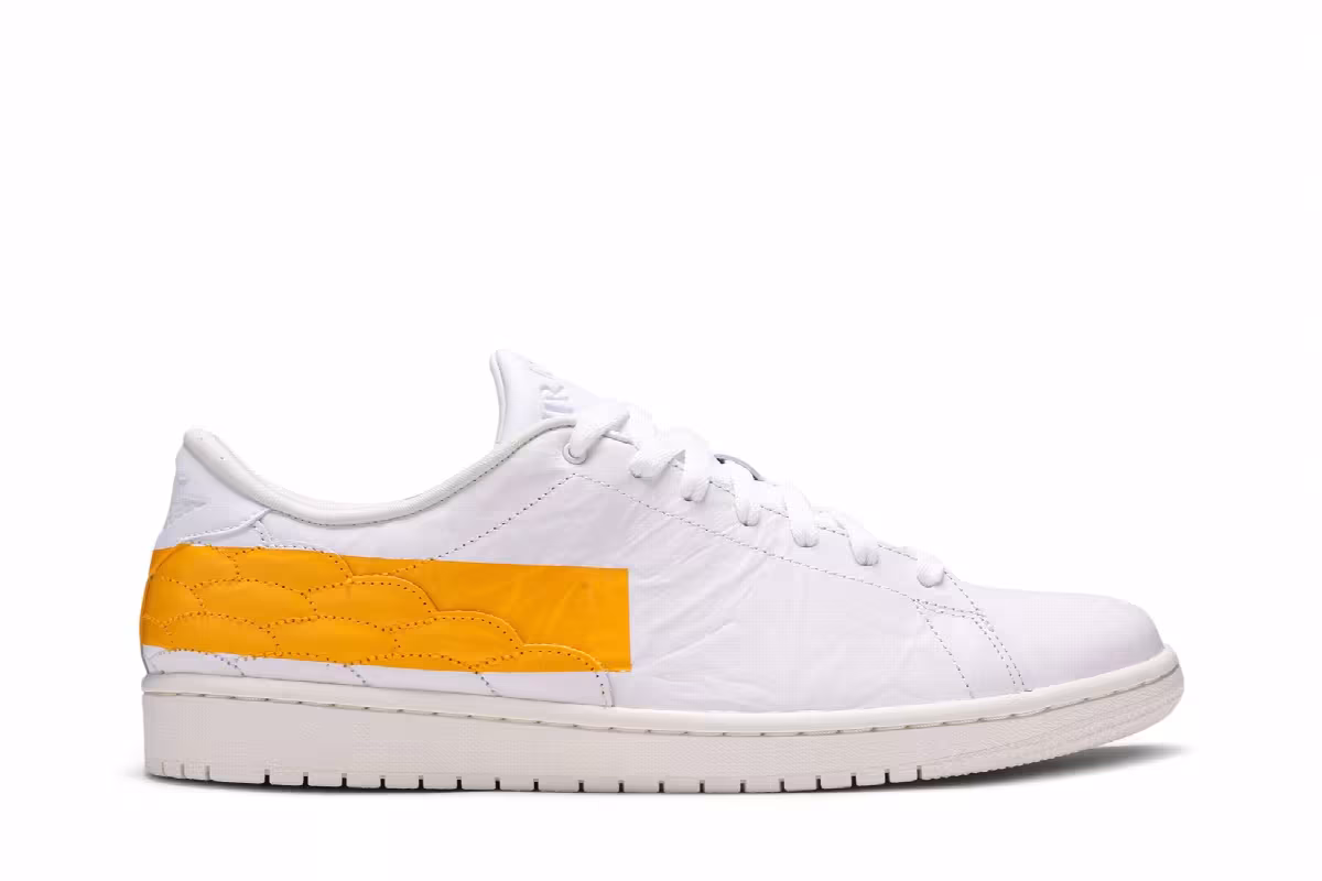 Air Jordan 1 Centre Court University Gold, view 2