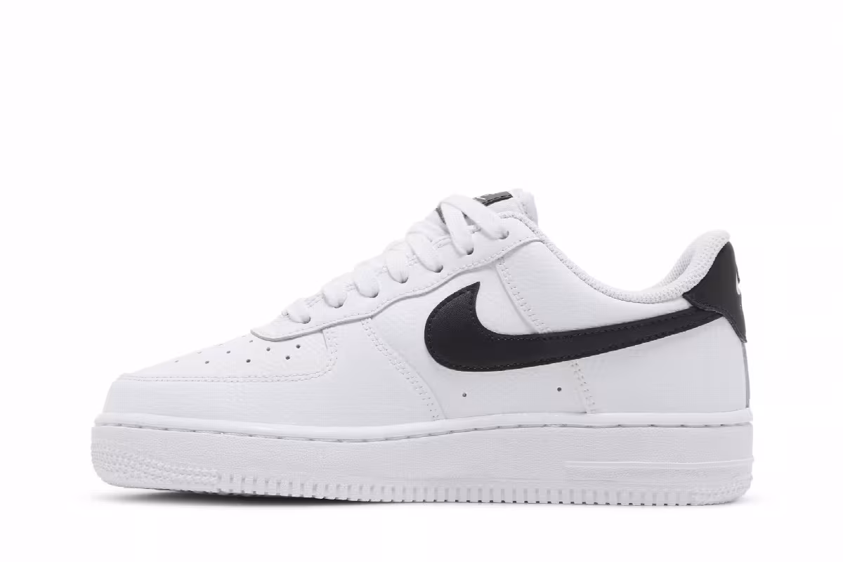 Nike Women's Air Force 1 White Black, view 4