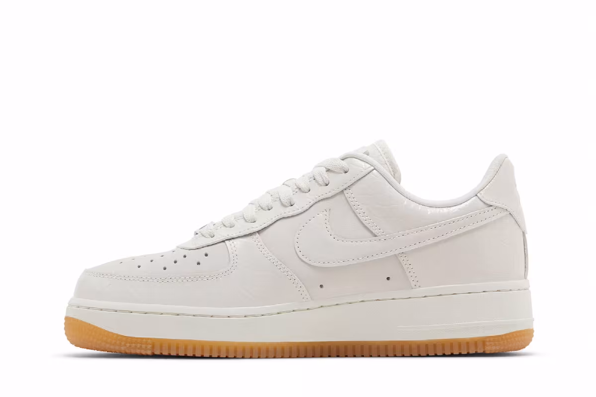 Nike Women's Air Force 1 Phantom, view 4
