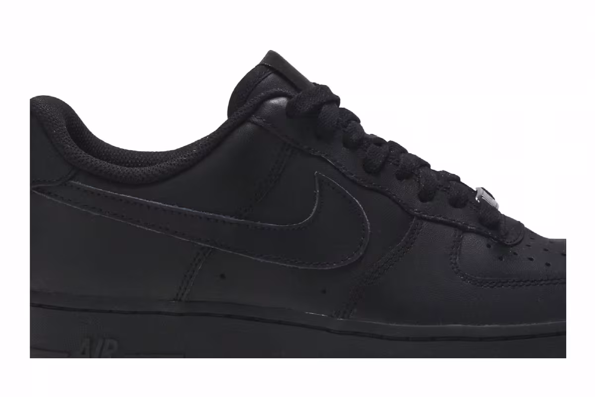 Nike Women's Air Force 1 Black, view 3