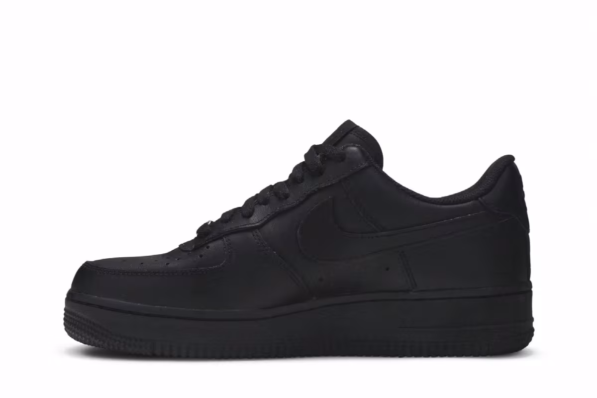 Nike Women's Air Force 1 Black, view 4