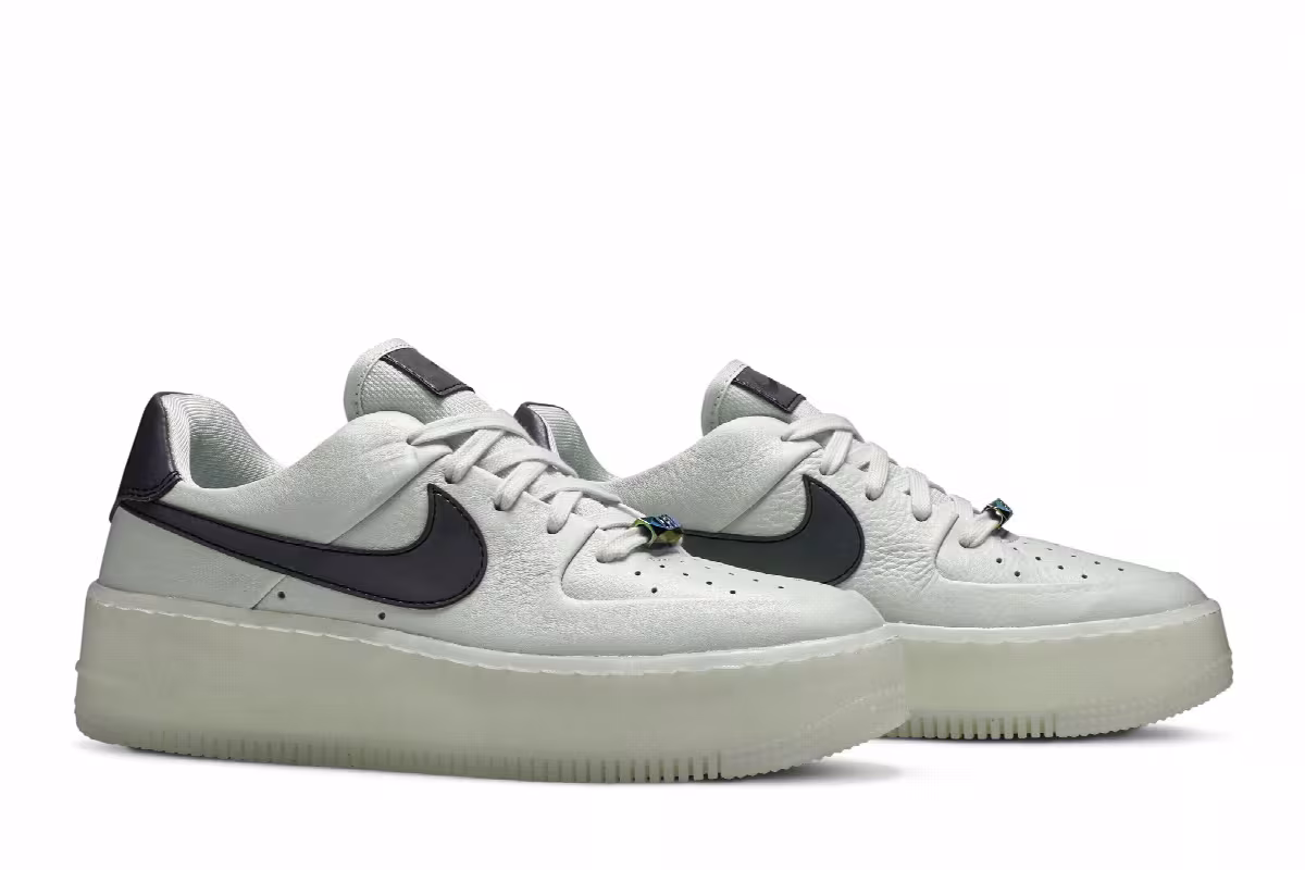 Nike Women's Air Force 1 Sage Low LX Spruce Aura, view 9