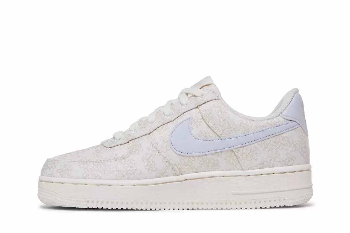 Nike Women's Air Force 1 Floral Embroidery, view 4