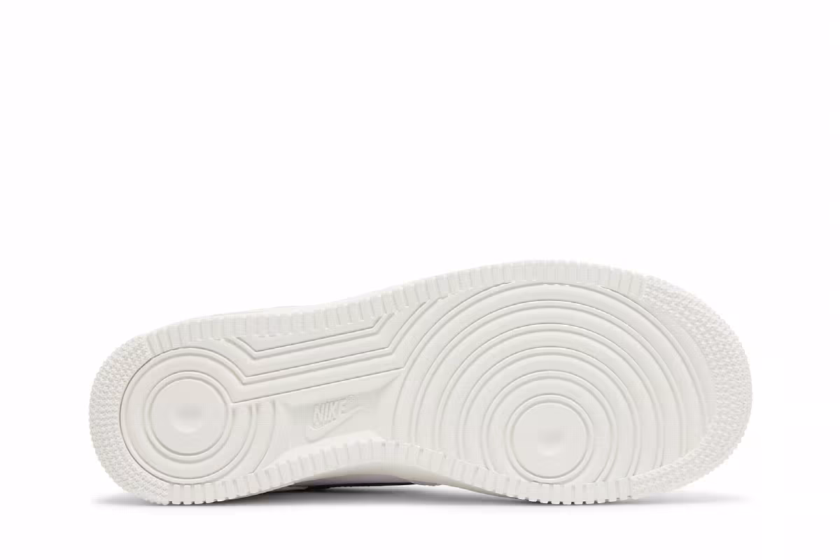 Nike Women's Air Force 1 White Black, view 5