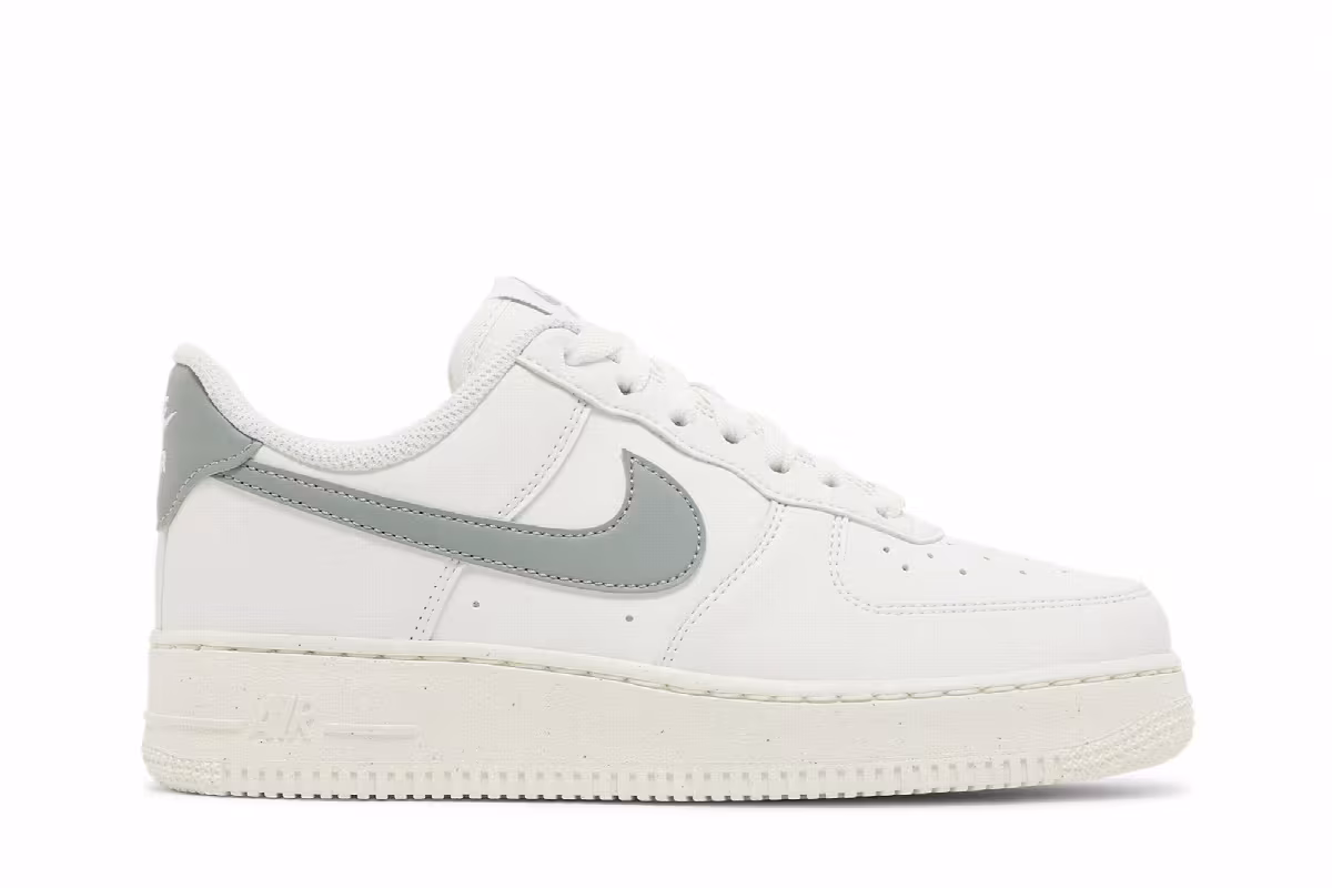 Nike Women's Air Force 1 White Mica Green, view 2